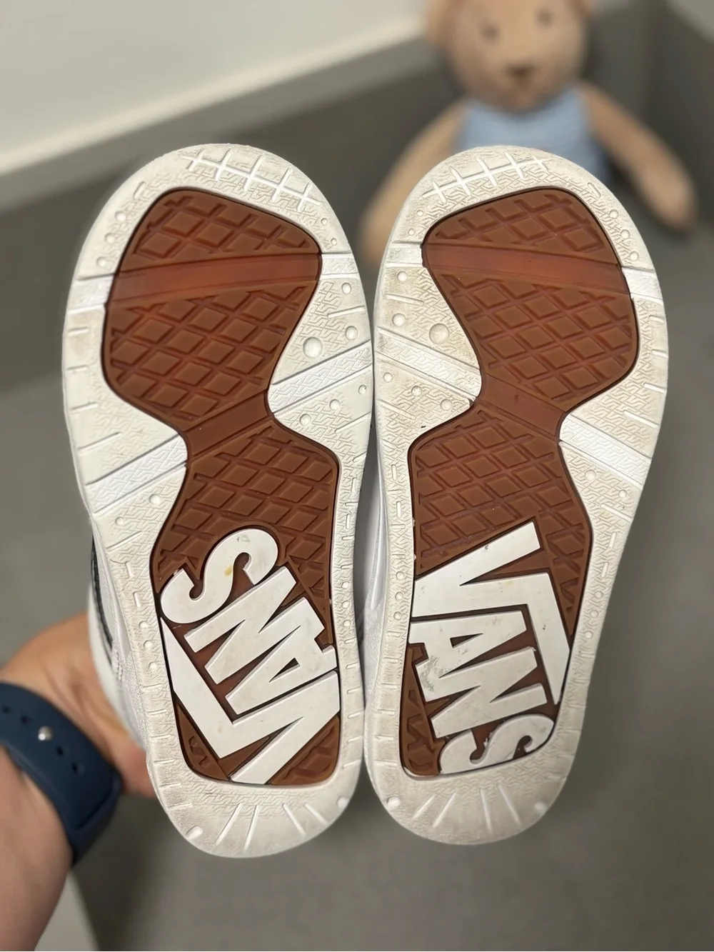 Vans Hylane V leather sneakers size 10T